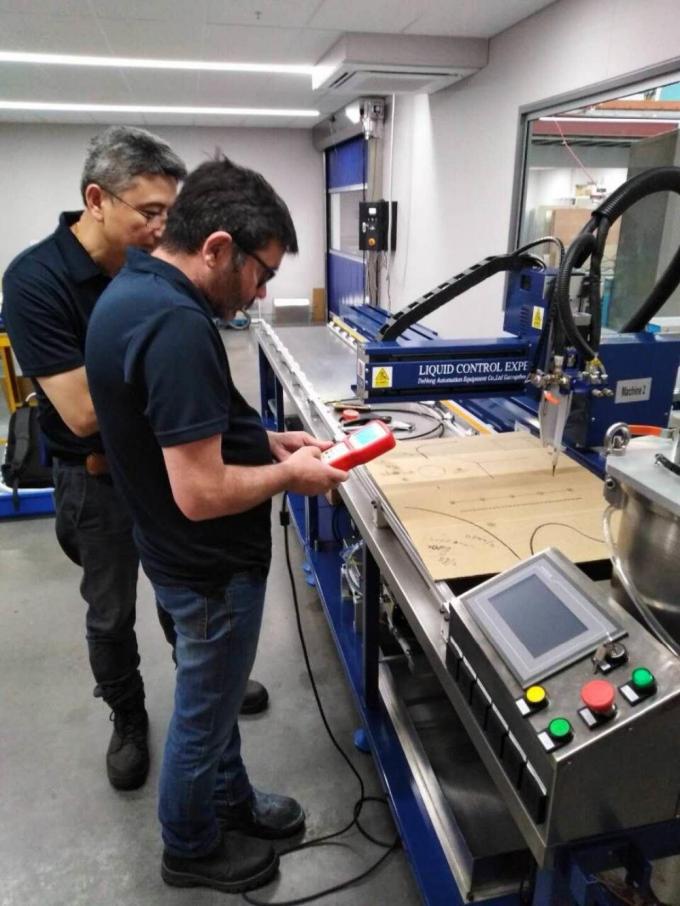 CCD بصري واحد جزء آلة توزيع الغراء 60L سعة الخزان 16